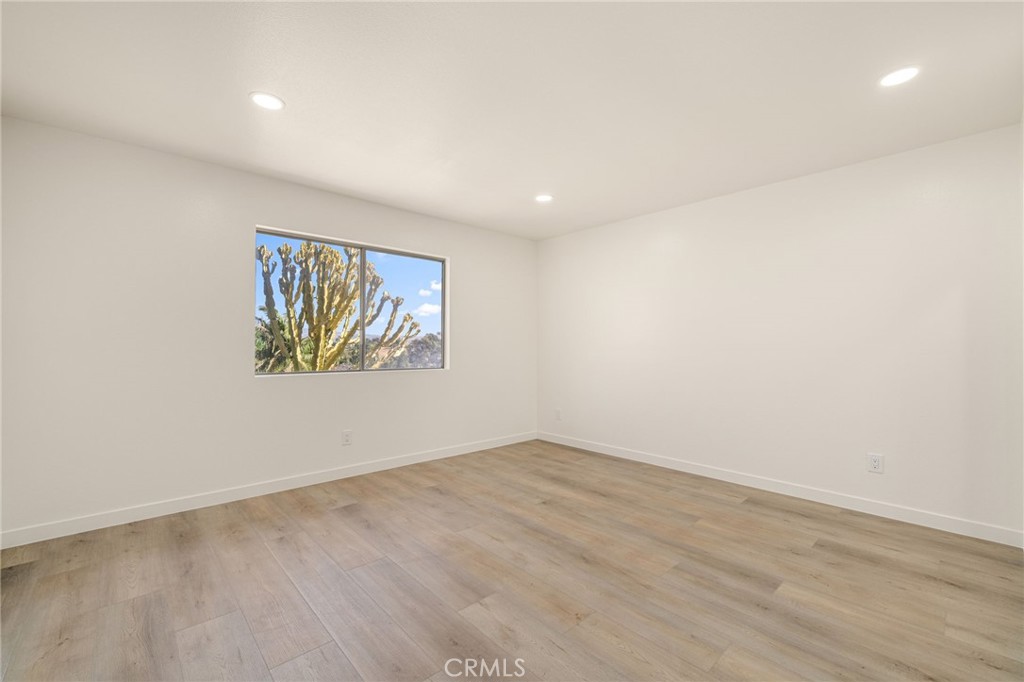 3874 Ravenswood