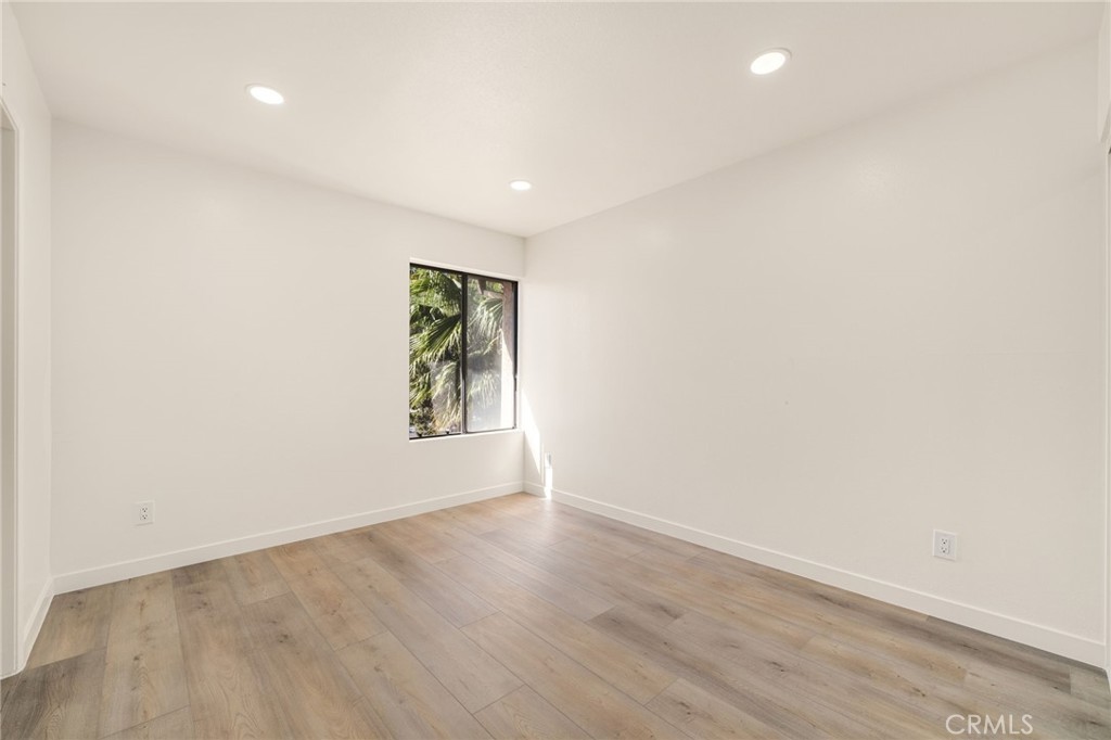 3874 Ravenswood