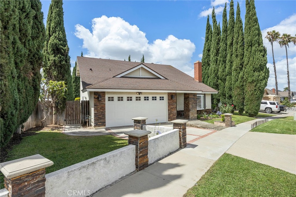 4962 E Glenview