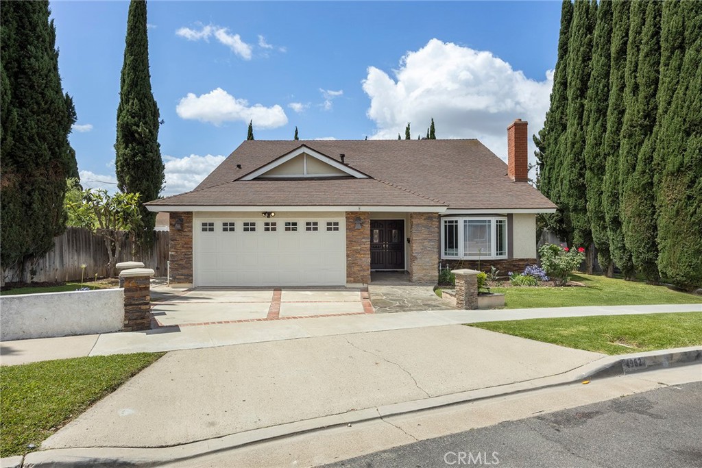 4962 E Glenview