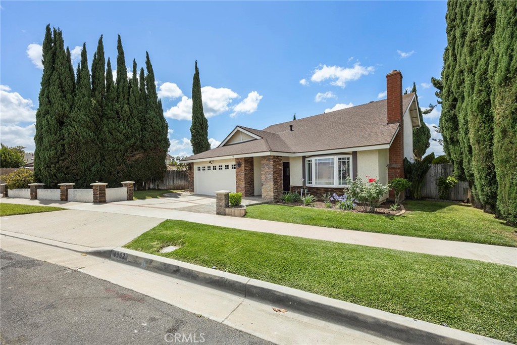 4962 E Glenview