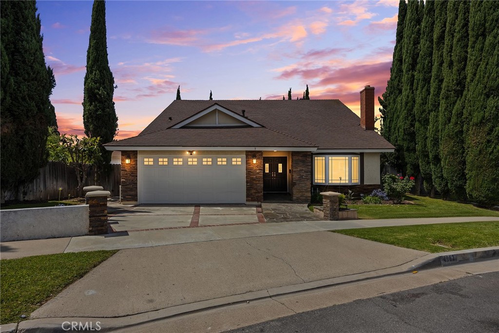4962 E Glenview