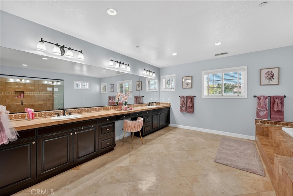 4093 Santa Anita