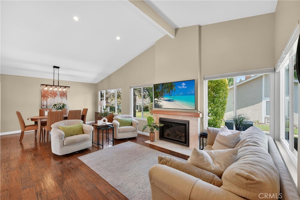 1213 Woodside
