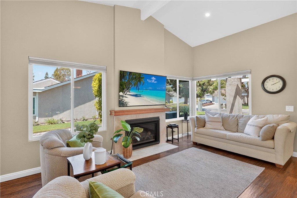1213 Woodside