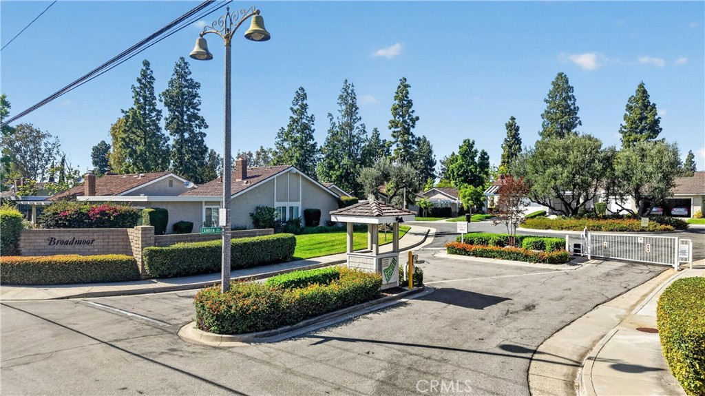1213 Woodside