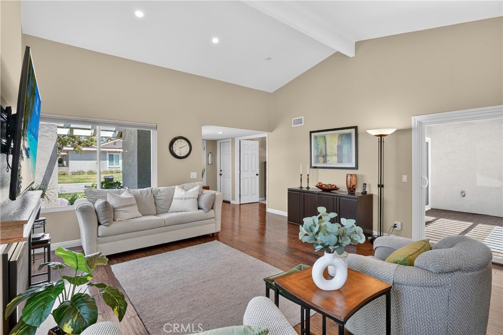 1213 Woodside