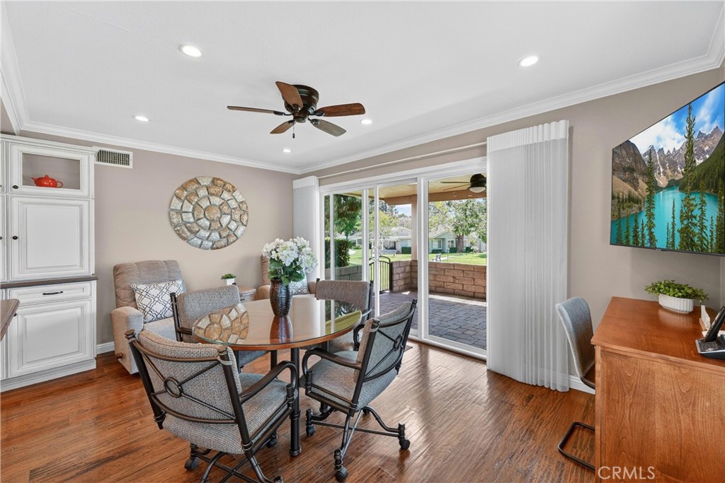 1213 Woodside