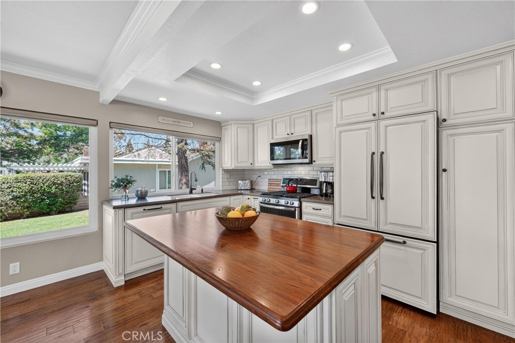 1213 Woodside