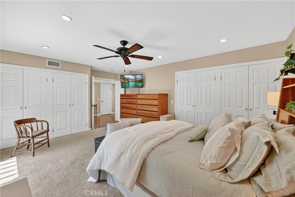 1213 Woodside
