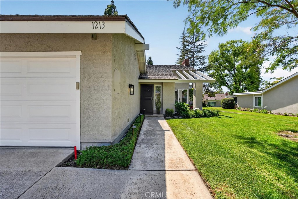 1213 Woodside