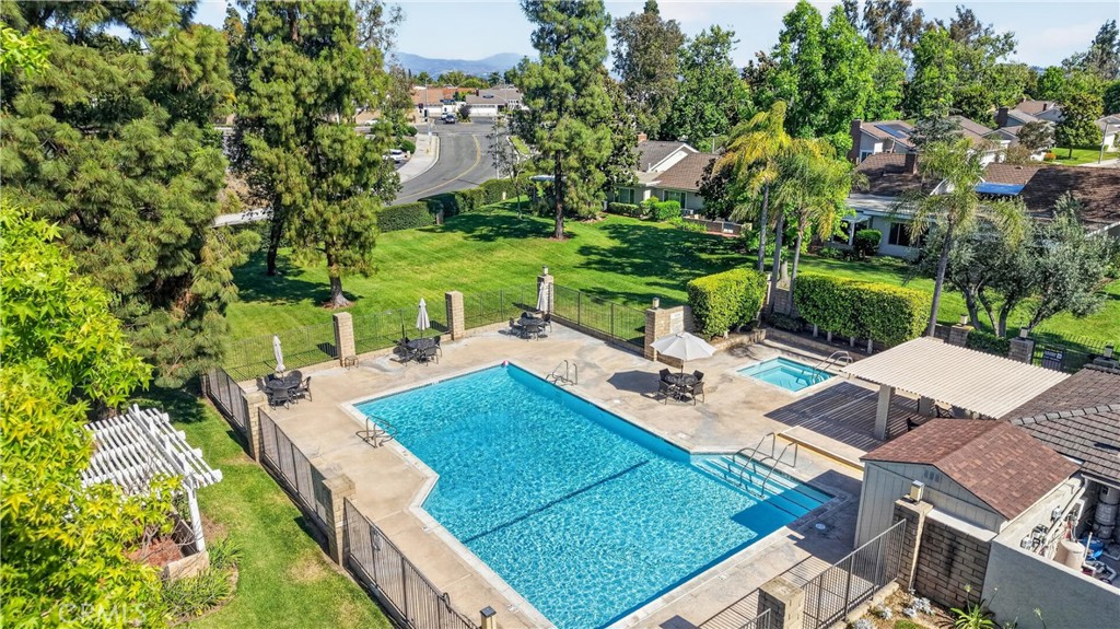 1213 Woodside