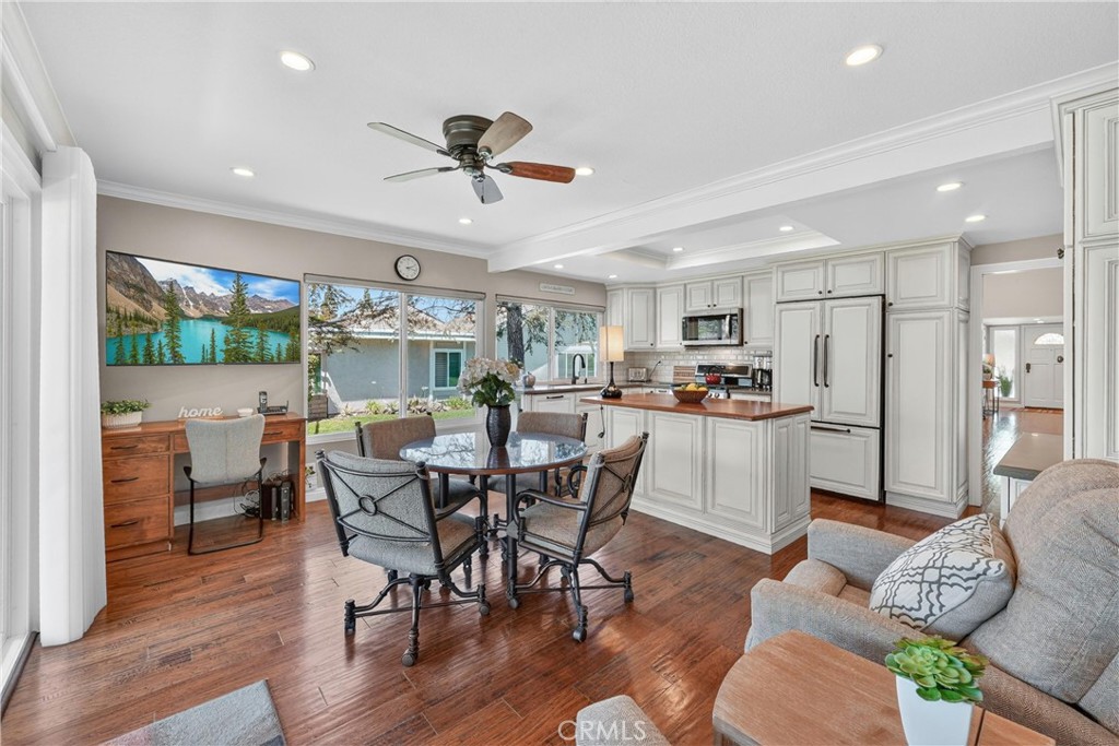1213 Woodside