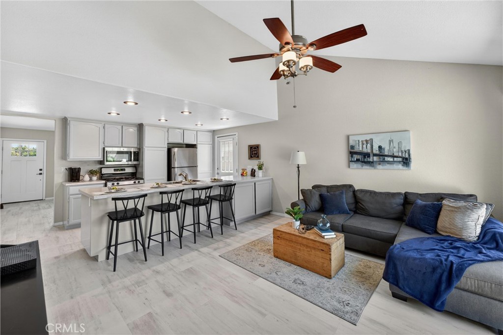 625 Holmes