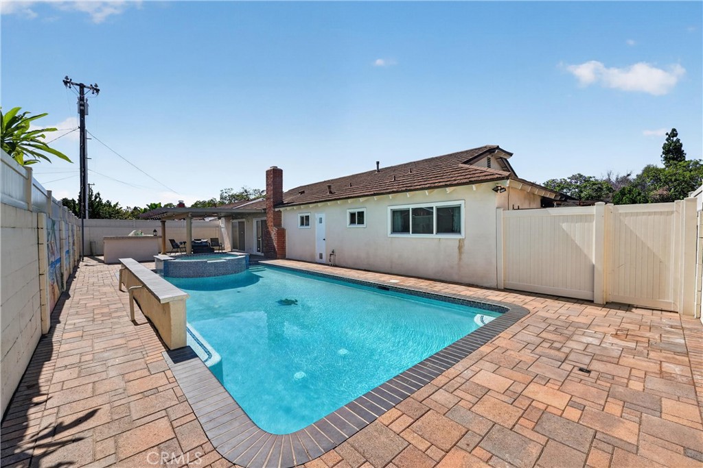 2458 E Powhatan
