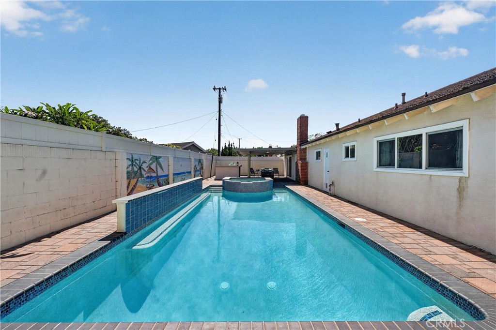 2458 E Powhatan