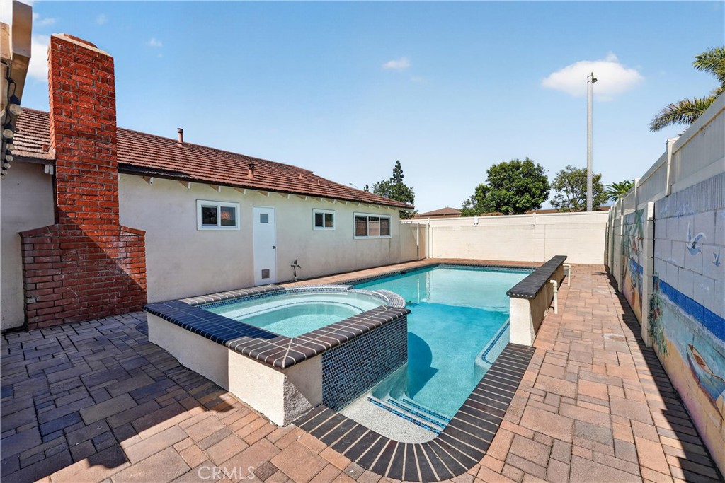 2458 E Powhatan