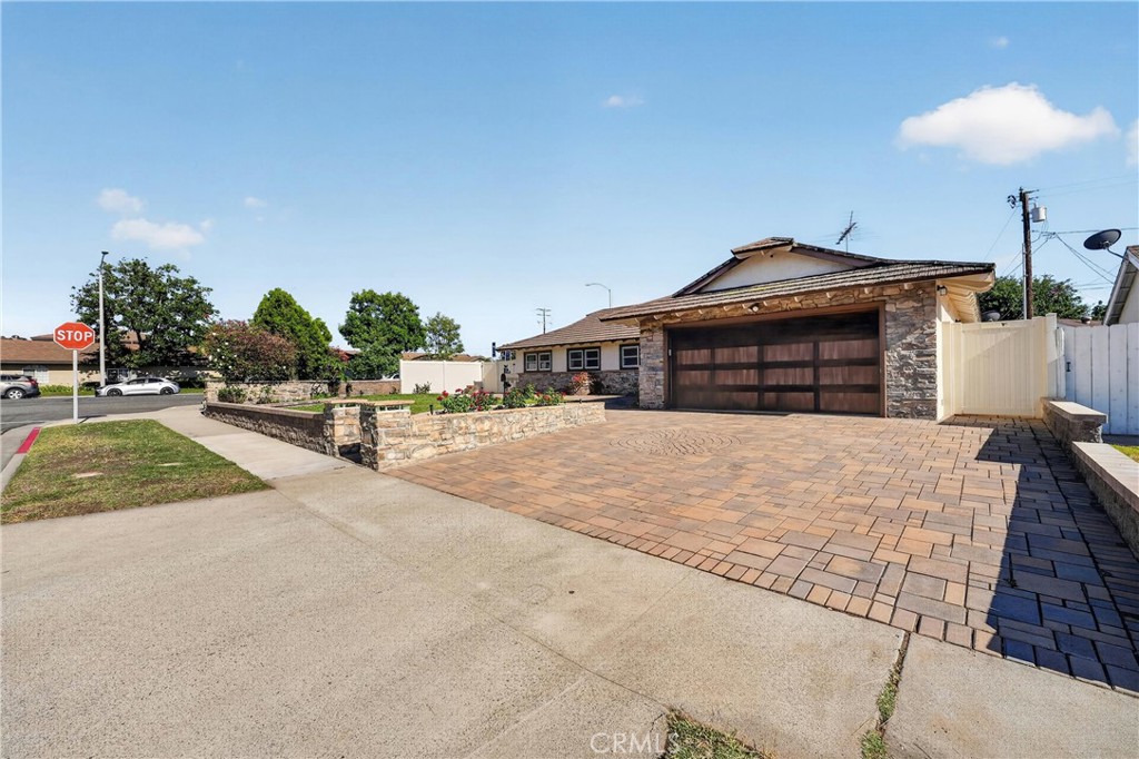2458 E Powhatan