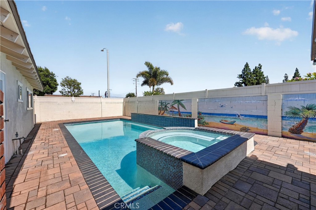 2458 E Powhatan
