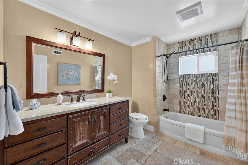2458 E Powhatan