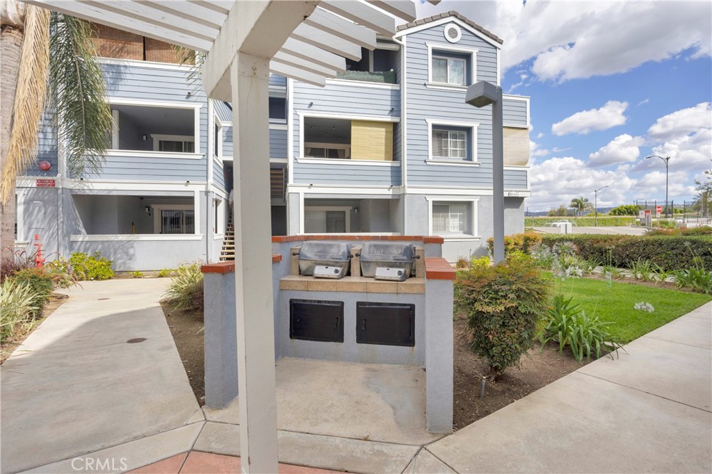 111 S Lakeview