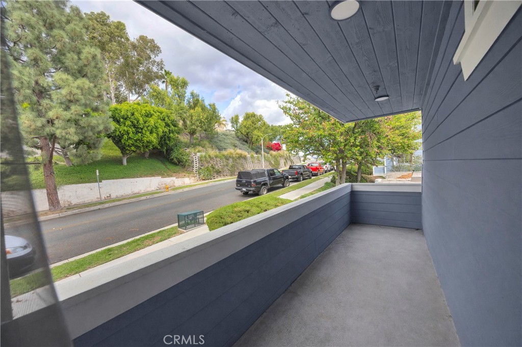 111 S Lakeview