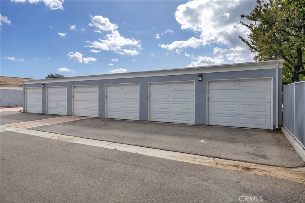 111 S Lakeview