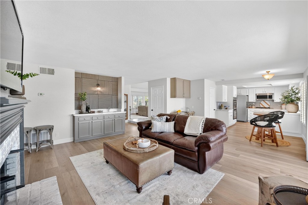 5515 Camino Vista
