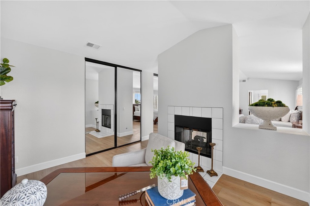 5515 Camino Vista