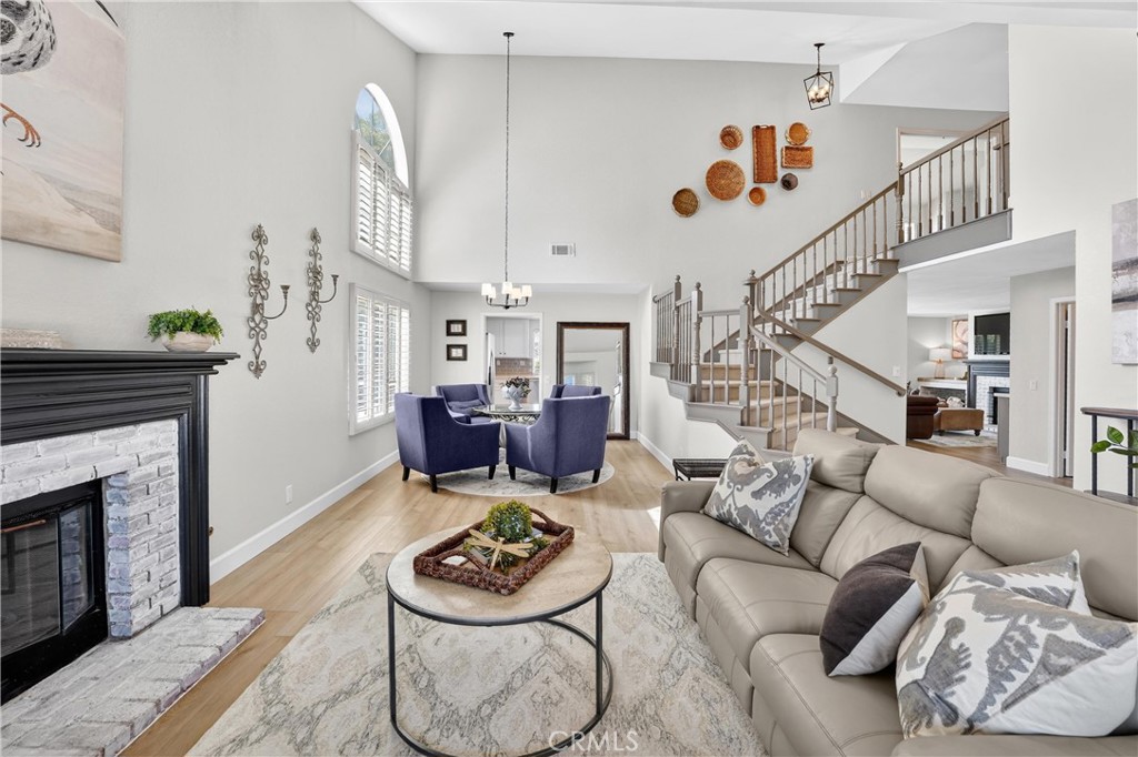 5515 Camino Vista