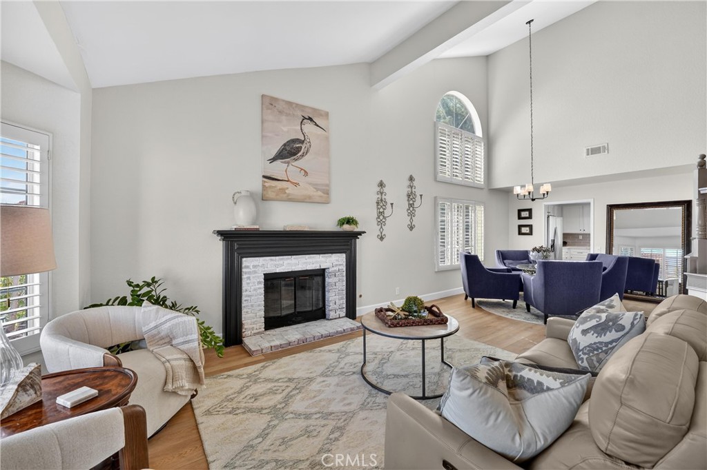 5515 Camino Vista