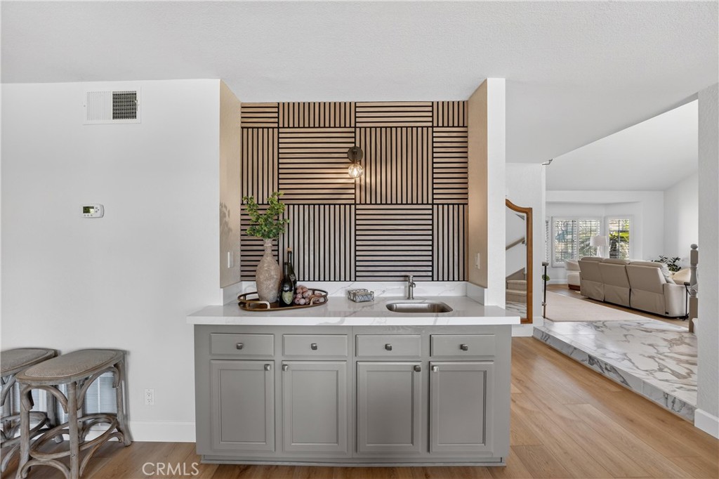 5515 Camino Vista