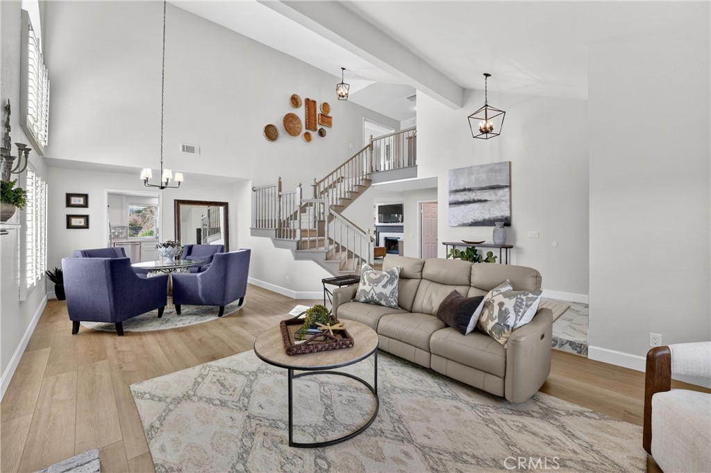 5515 Camino Vista