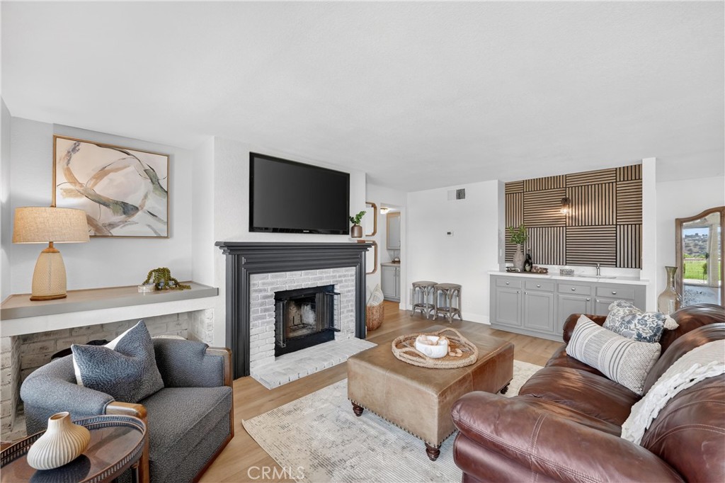 5515 Camino Vista