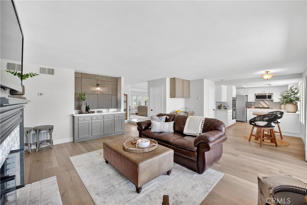 5515 Camino Vista