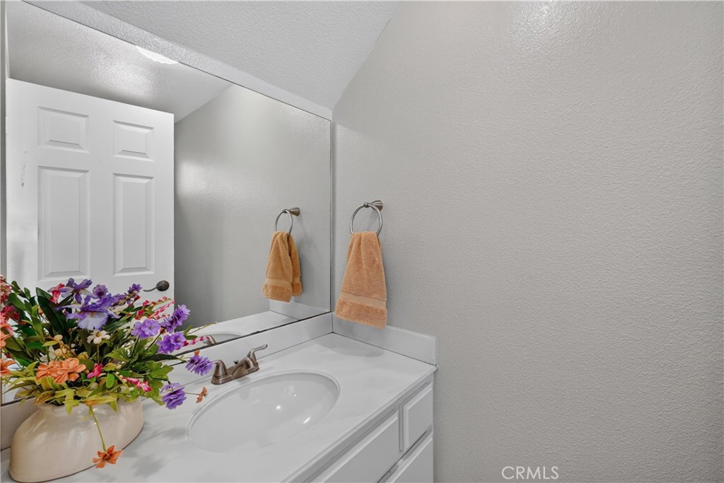 5037 #5 E Almond Avenue 32
