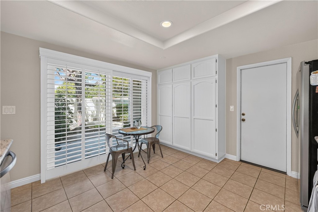5037 #5 E Almond Avenue 32