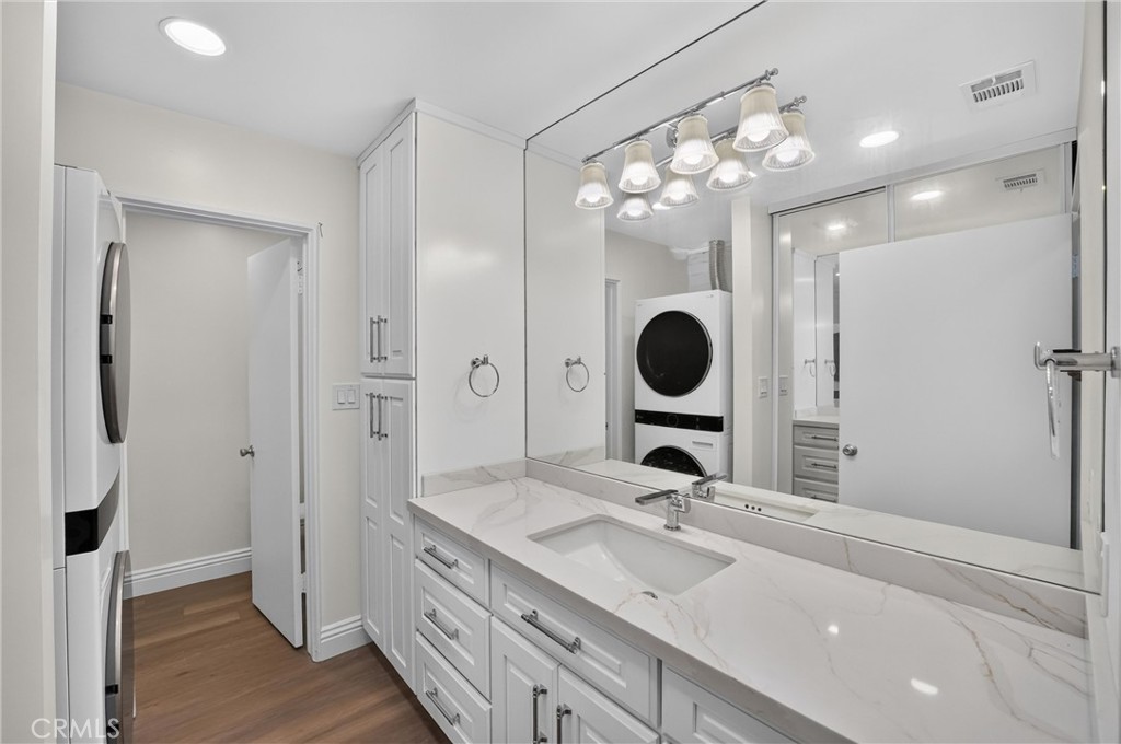5068 Lakeview
