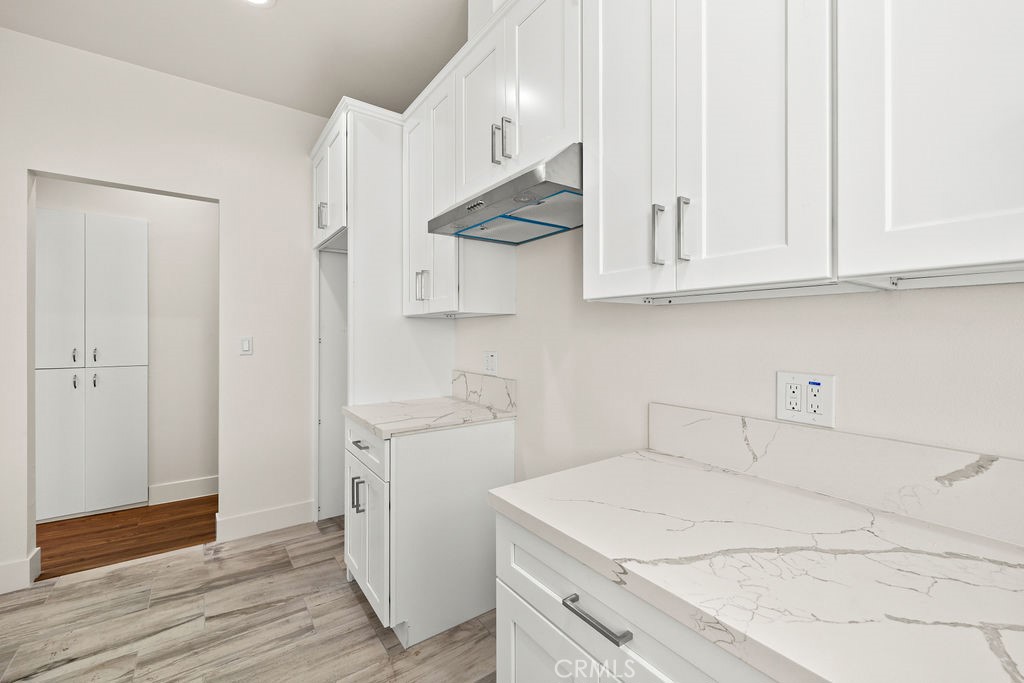 2220 Raymond