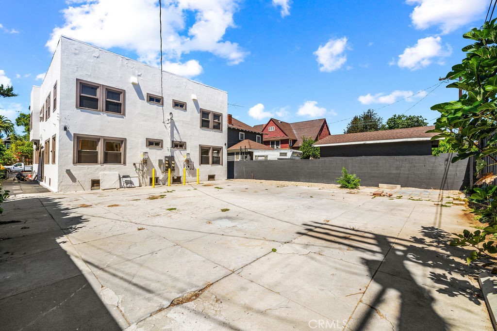 2220 Raymond
