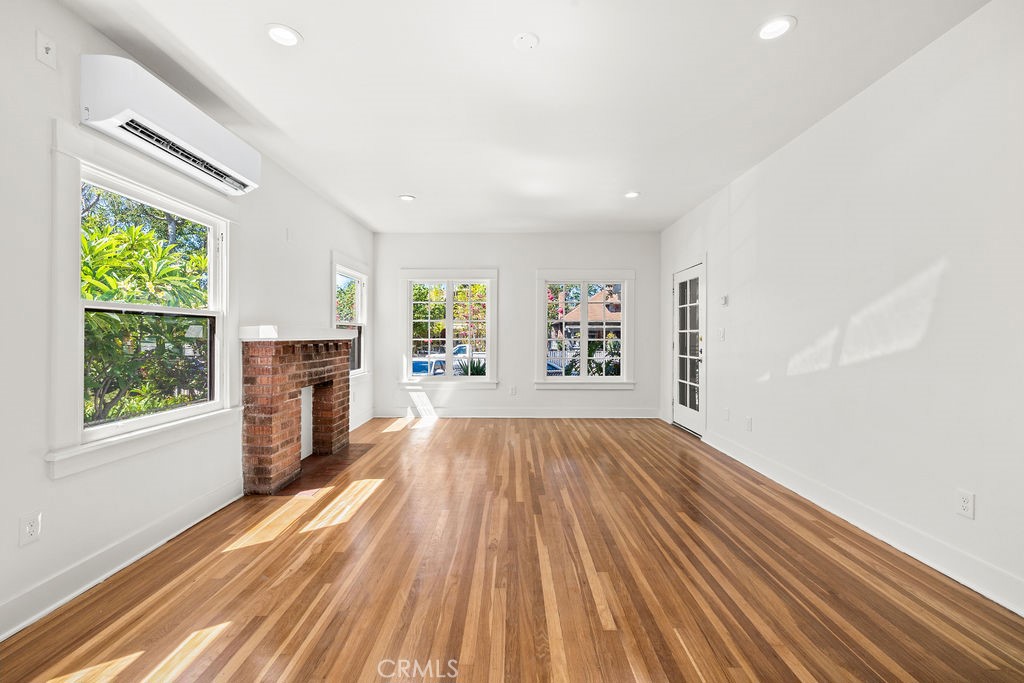 2220 Raymond