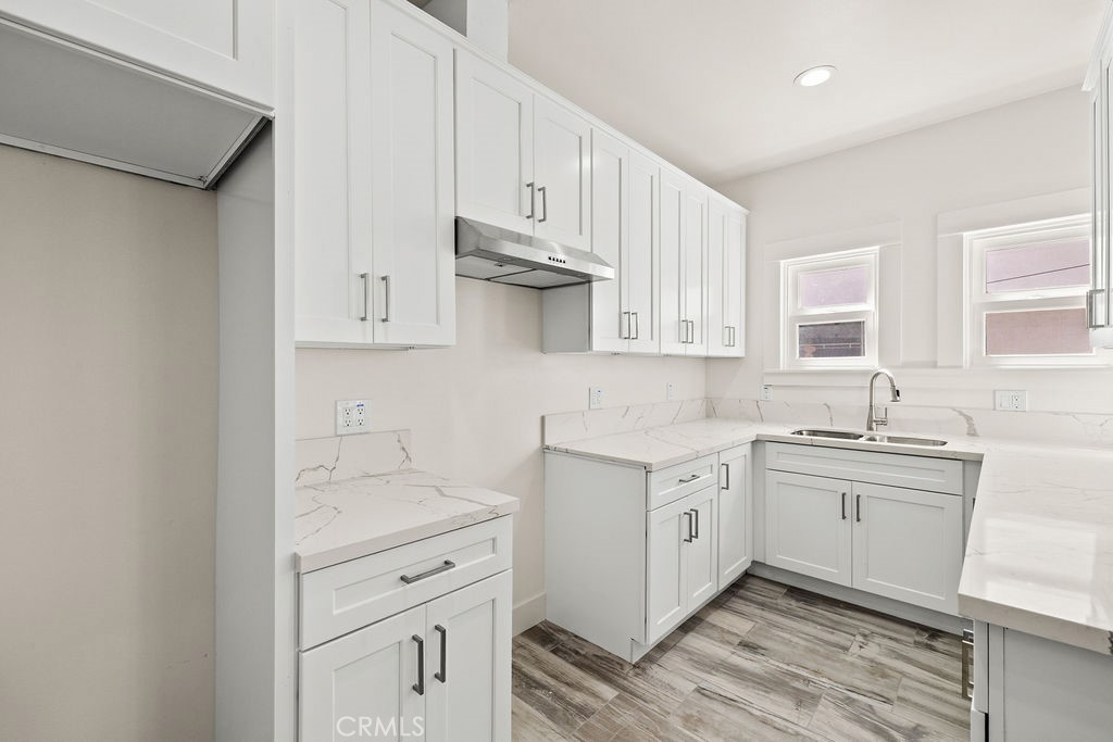 2220 Raymond