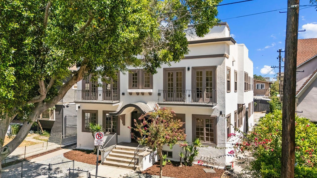 2220 Raymond
