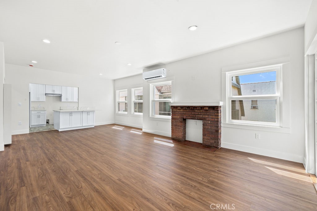 2220 Raymond