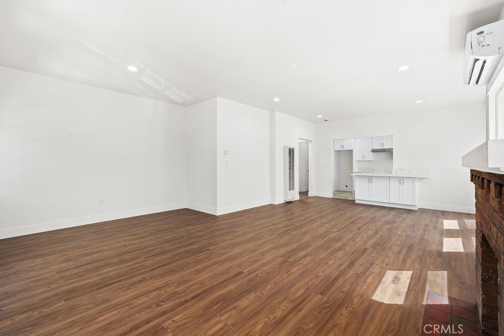 2220 Raymond
