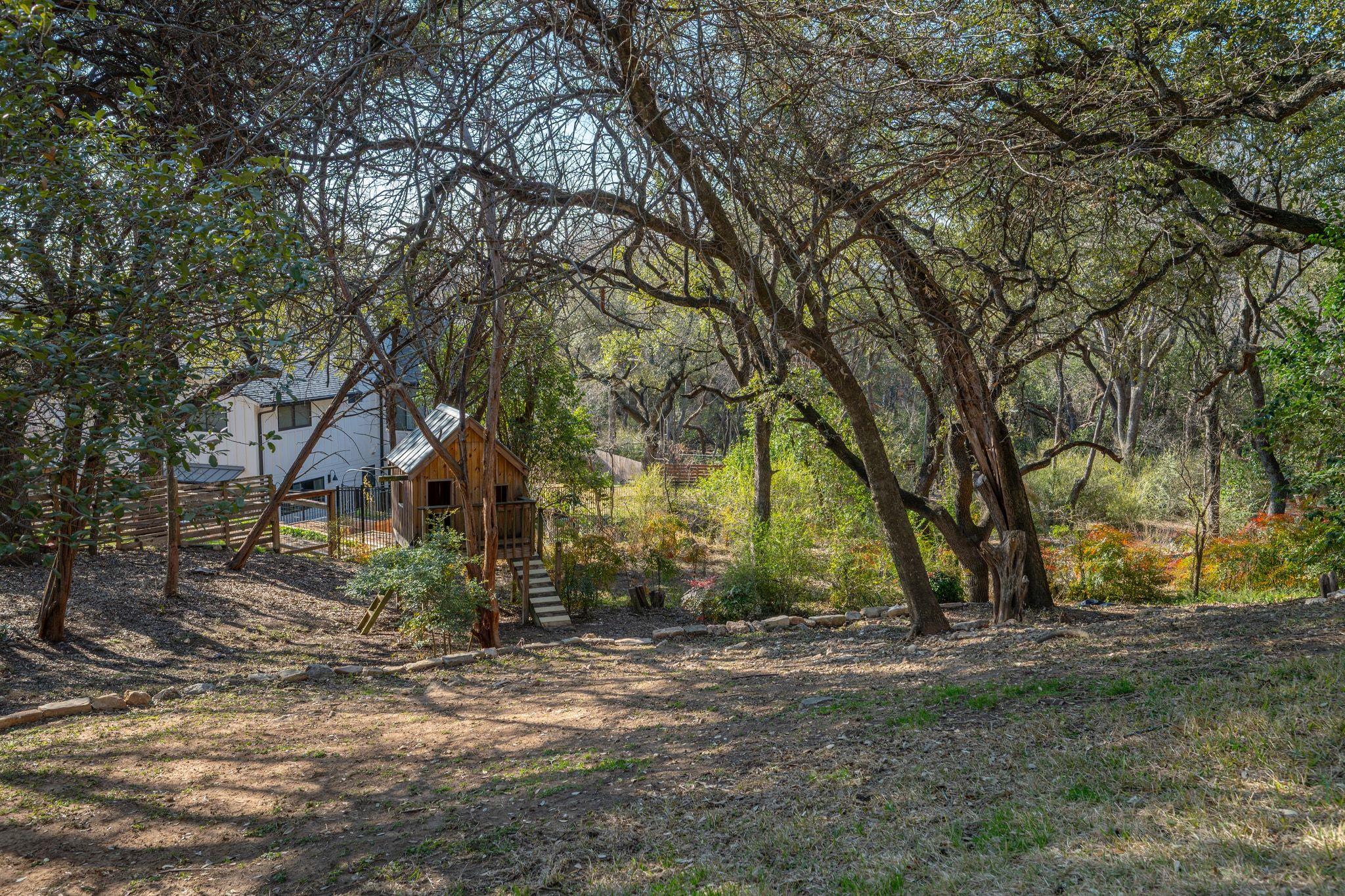 1305 Constant Springs DR