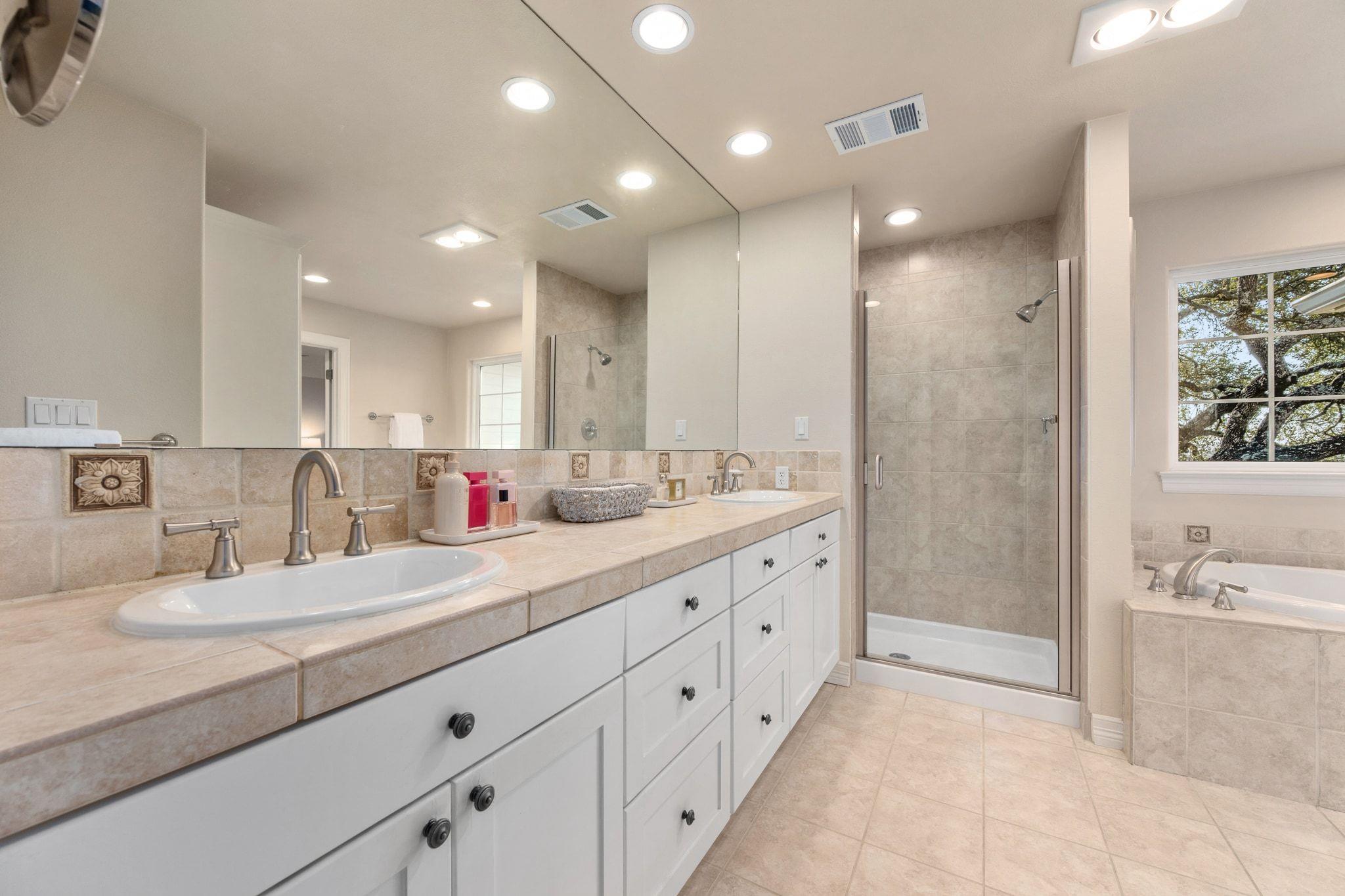 1305 Constant Springs DR