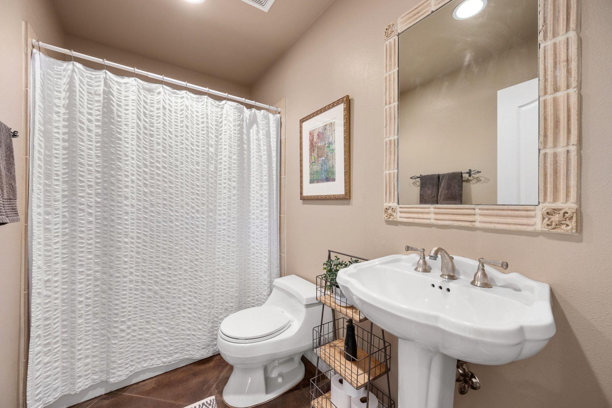 1305 Constant Springs DR