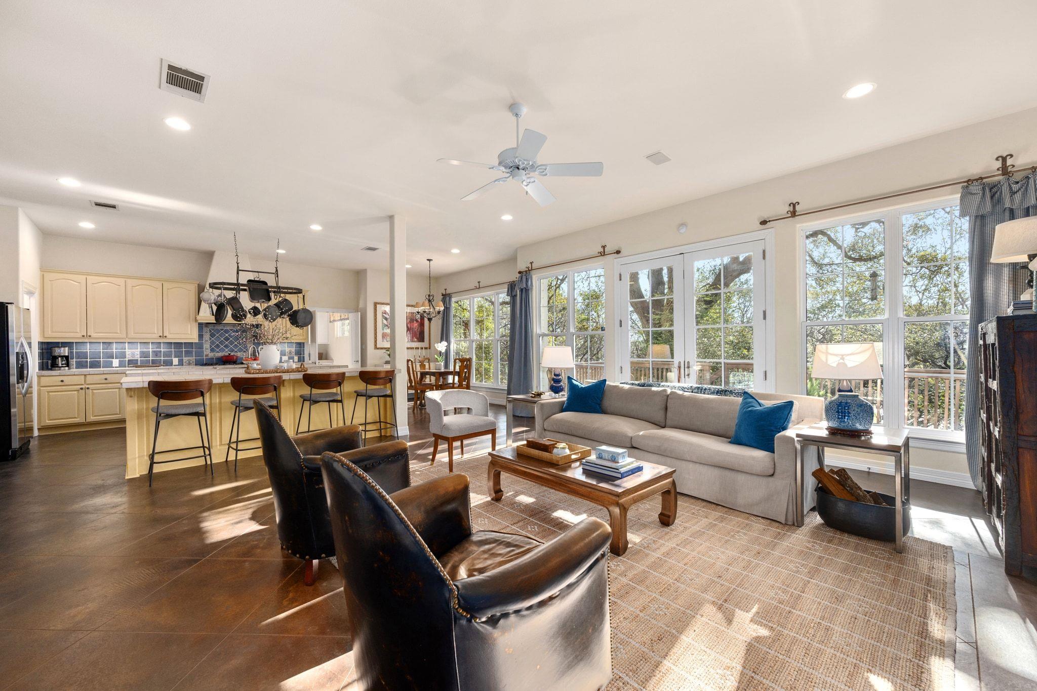 1305 Constant Springs DR