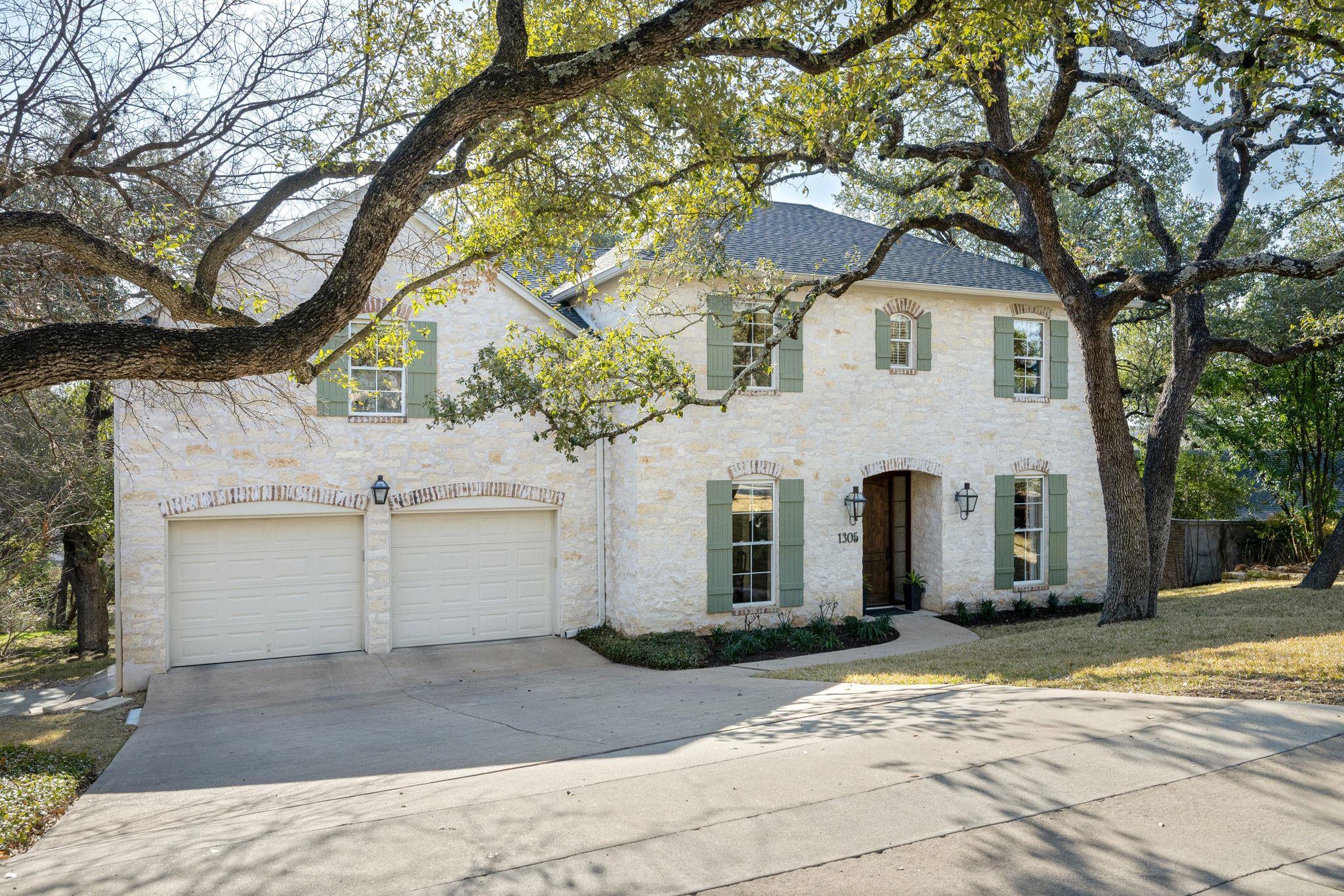 1305 Constant Springs DR